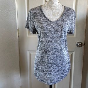 Gray and white short sleeve shirt 👚 XXL/2XG Size 19 Juniors